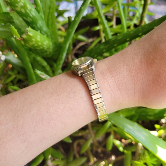 Classic Quartz Dainty Stretch Watch - Picture 6 of 8